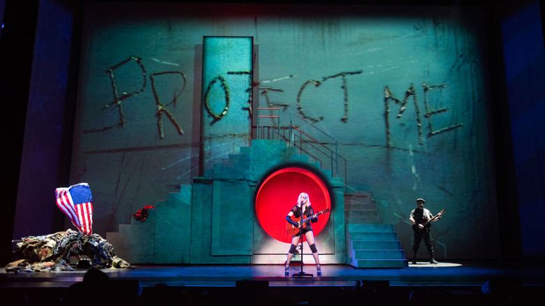 кадр из фильма Мадам Икс