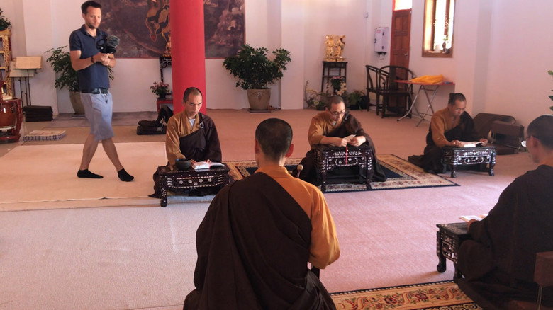 кадр из фильма Weltreise mit Buddha