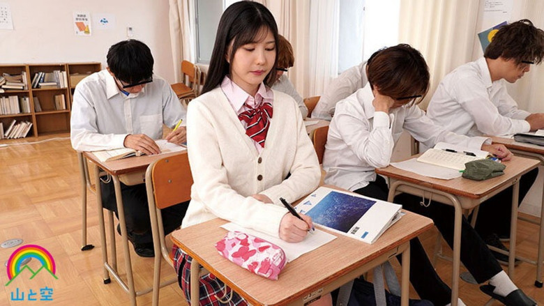 кадр из фильма 実写版 生徒会長は真性露出狂 藍芽みずき