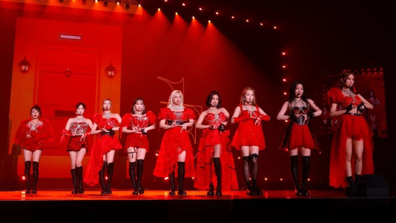 кадр из фильма TWICE 4TH WORLD TOUR III IN JAPAN