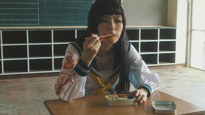 кадр из фильма 血まみれスケバンチェーンソー