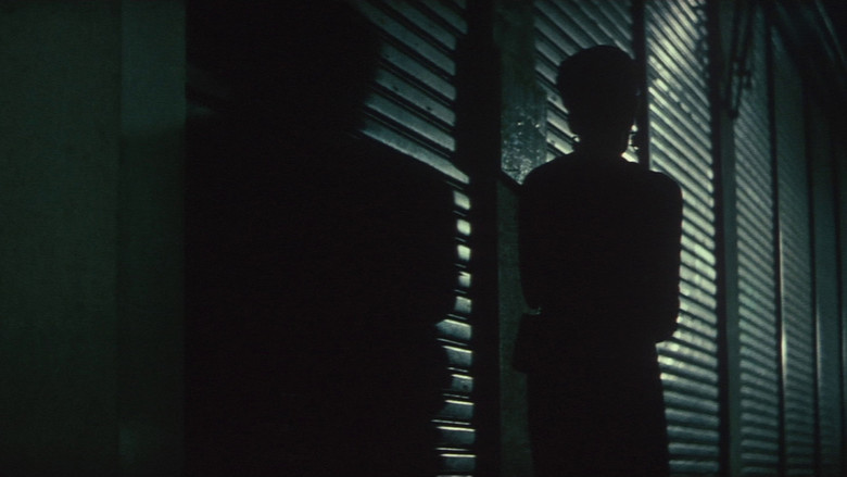 кадр из фильма 夜の片鱗