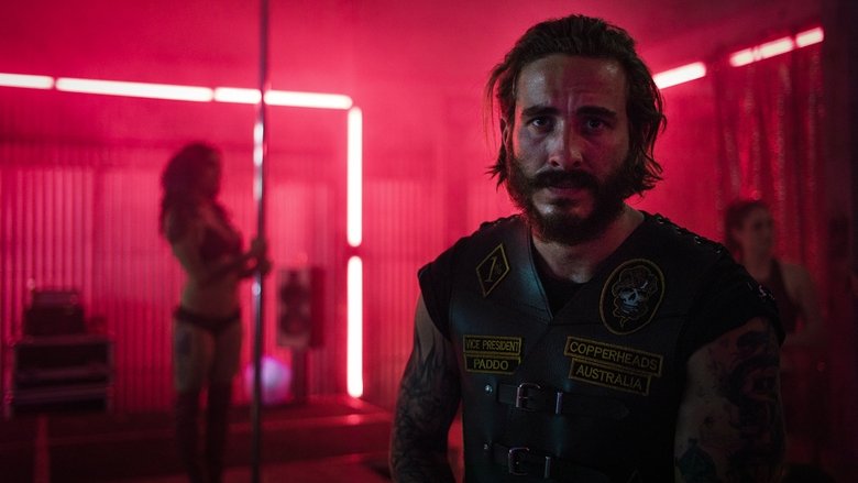 кадр из фильма Вне закона