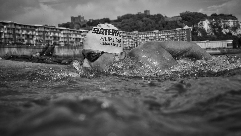 кадр из фильма V sevření ledové vody