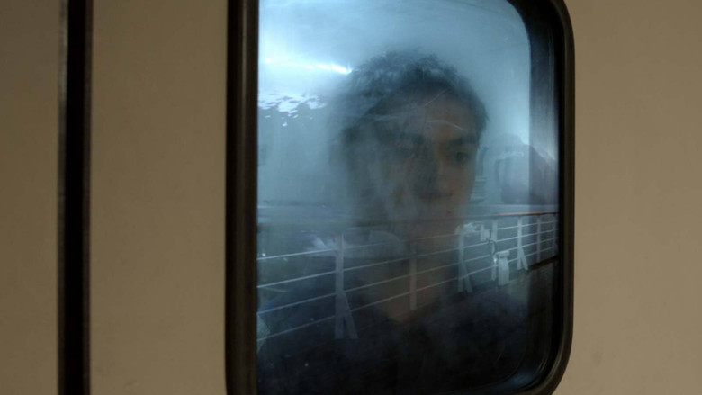 кадр из фильма Юноша также хотел бы подводную лодку