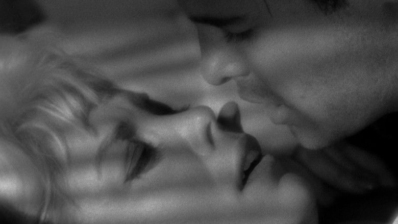 кадр из фильма Частная собственность