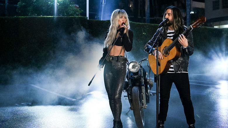 кадр из фильма The Queen Family Singalong