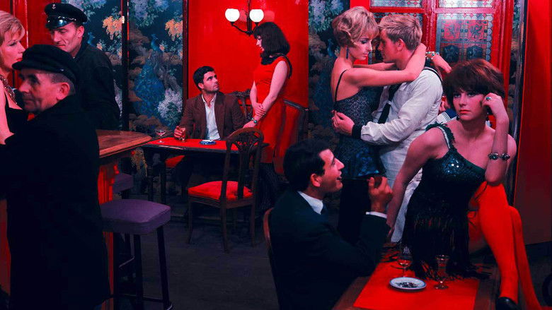 кадр из фильма Шербурские зонтики