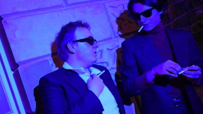 кадр из фильма The Knife Wore Perfume