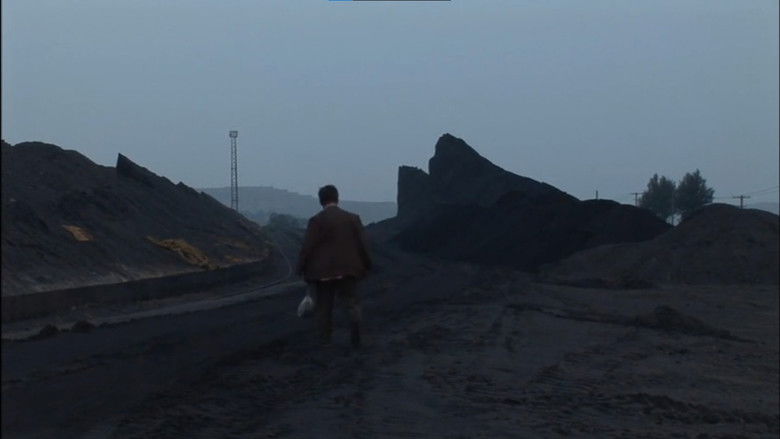 кадр из фильма Бесполезная