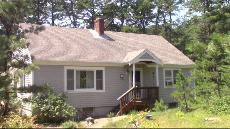 кадр из фильма A fully furnished house is always easier to deal with... right?