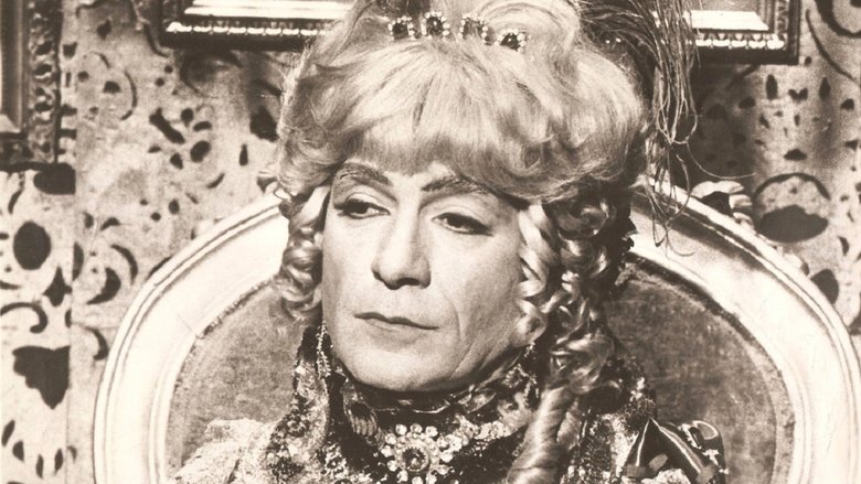 кадр из фильма Splendori e miserie di Madame Royale