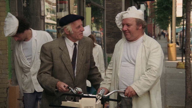 кадр из фильма L'eau chaude, l'eau frette