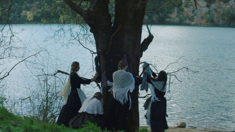 кадр из фильма Άπειρη Γη