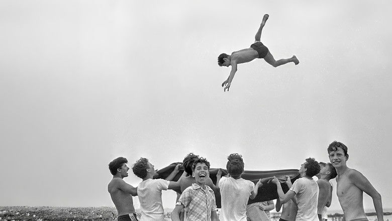 кадр из фильма Last Stop Coney Island: The Life and Photography of Harold Feinstein