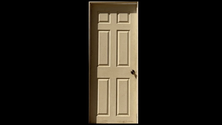 кадр из фильма The Door