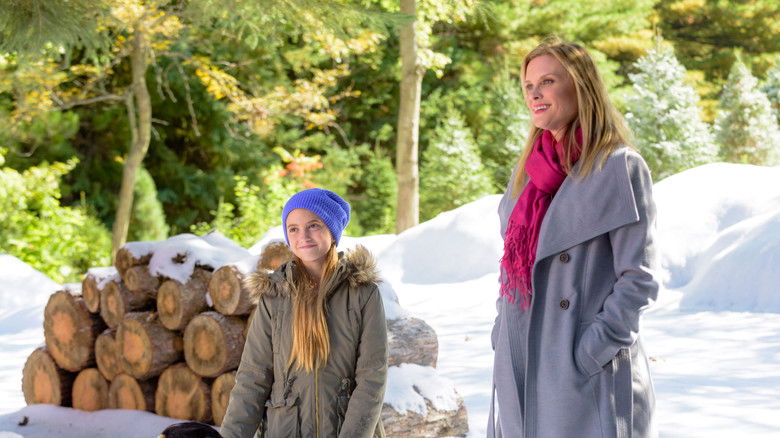 кадр из фильма Love You Like Christmas