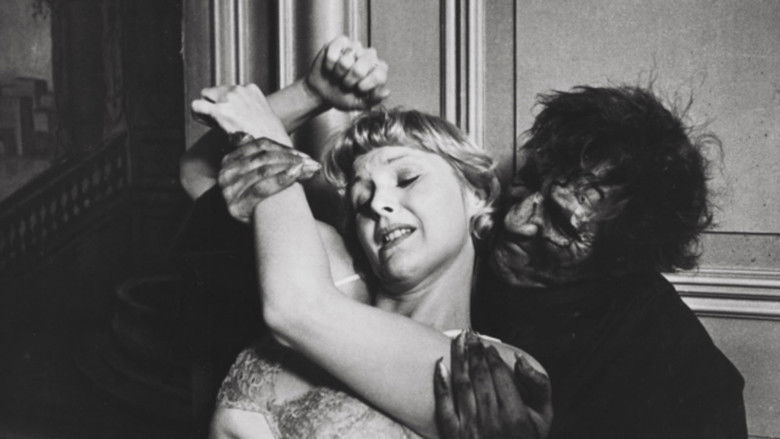 кадр из фильма Кот и канарейка