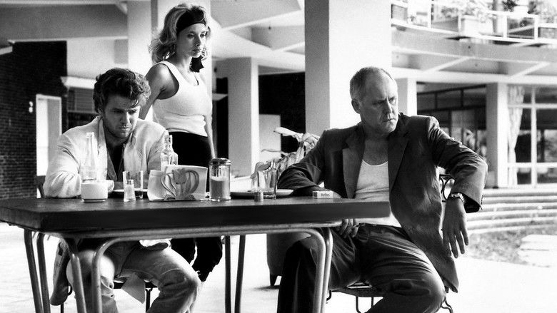 кадр из фильма Не тот человек