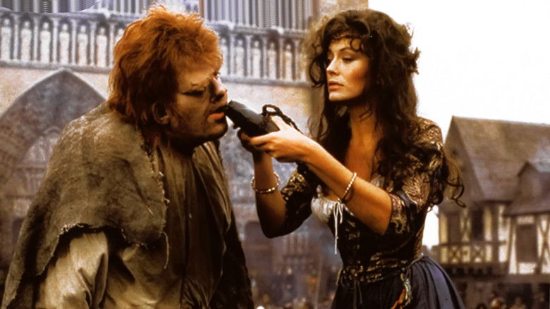 кадр из фильма Горбун из Нотр Дама