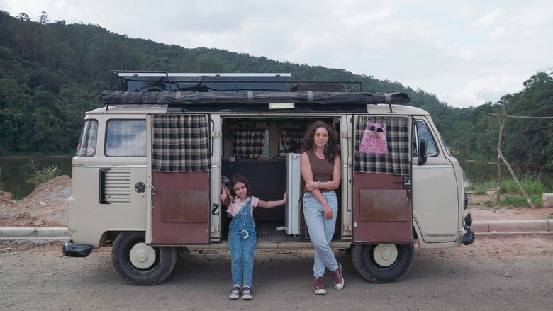 кадр из фильма Eu, a Kombi e a Garotinha que Encontrei no Meio do Caminho