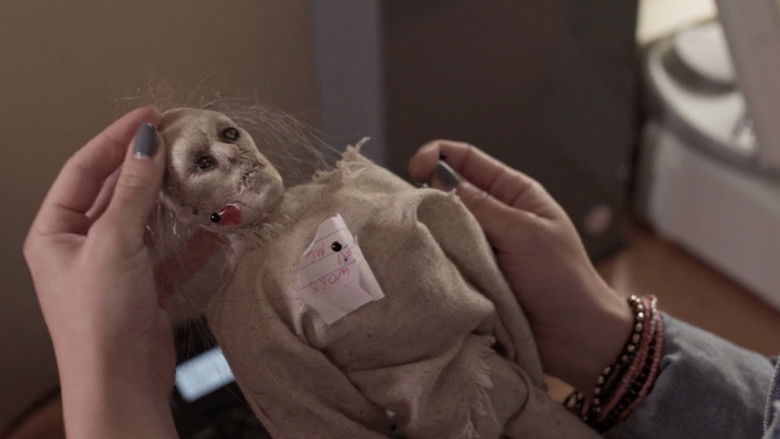 кадр из фильма Убийца под кроватью