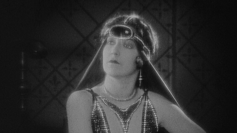 кадр из фильма The Mystic