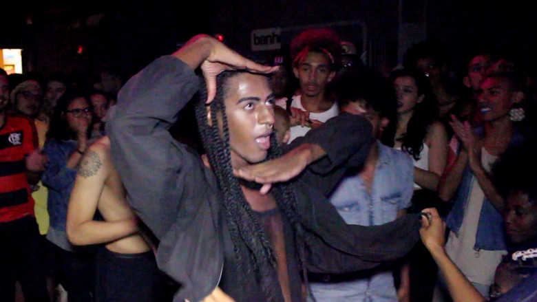 кадр из фильма e segura essa pose para nós