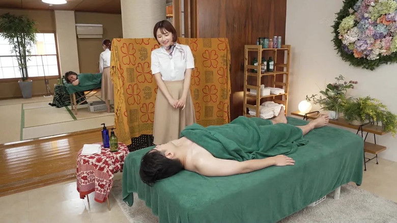 кадр из фильма 妻がいる至近距離で平然とマッサージしながらこっそりチ○ポを挿入し腰振り騎乗位で中出しまでさせるエステティシャン11