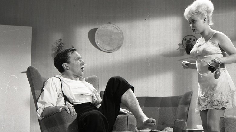 кадр из фильма Sparrows Can't Sing