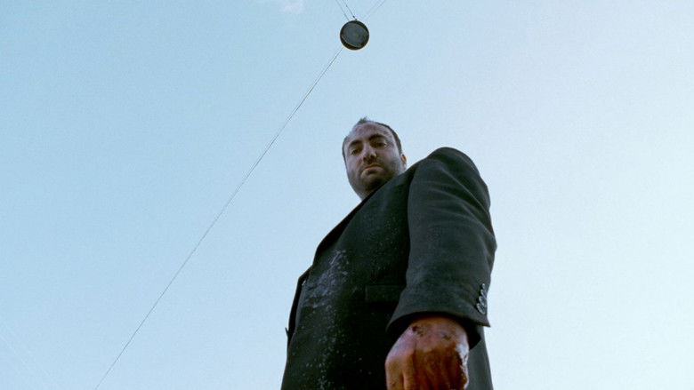 кадр из фильма Истекающий кровью