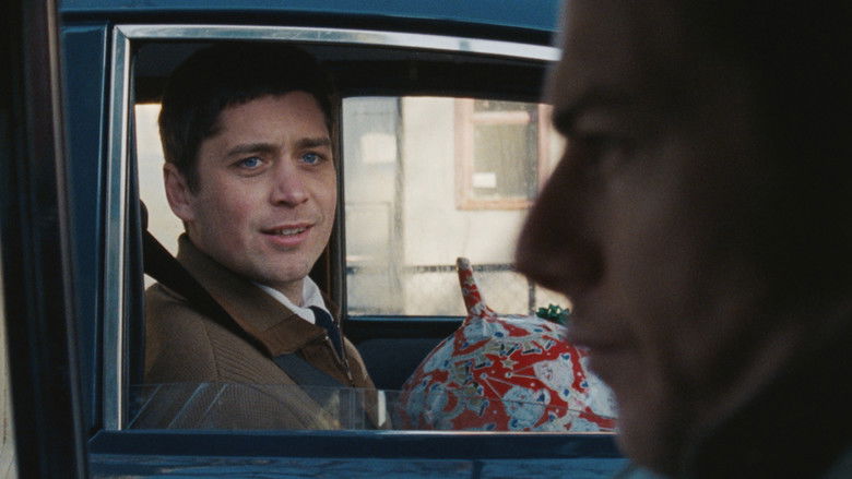 кадр из фильма Blue Christmas