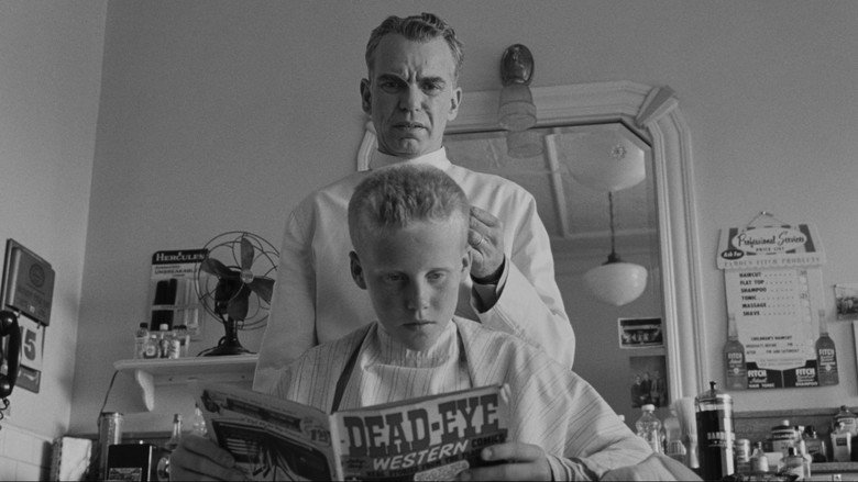 кадр из фильма Человек, которого не было