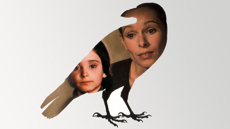 кадр из фильма Выкорми ворона