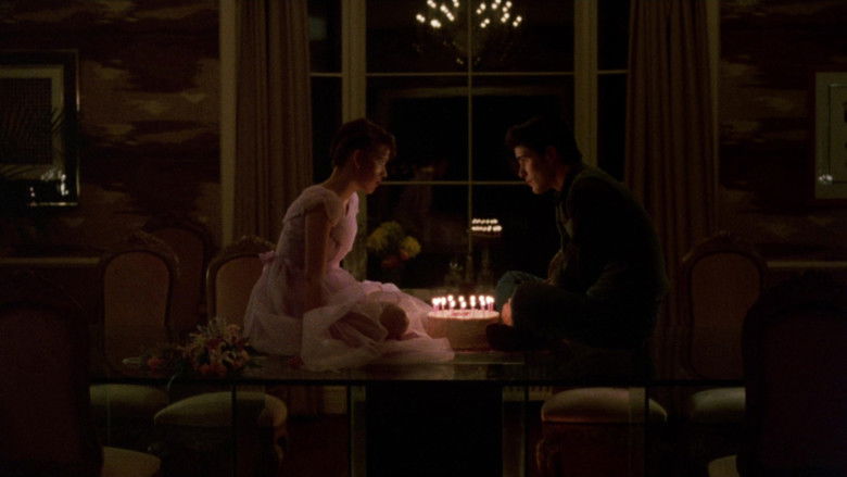 кадр из фильма Шестнадцать свечей