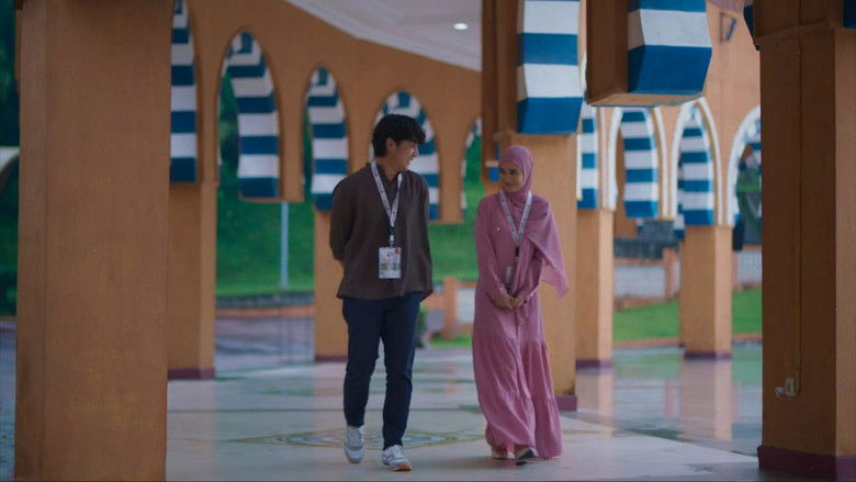 кадр из фильма Assalamualaikum Baitullah