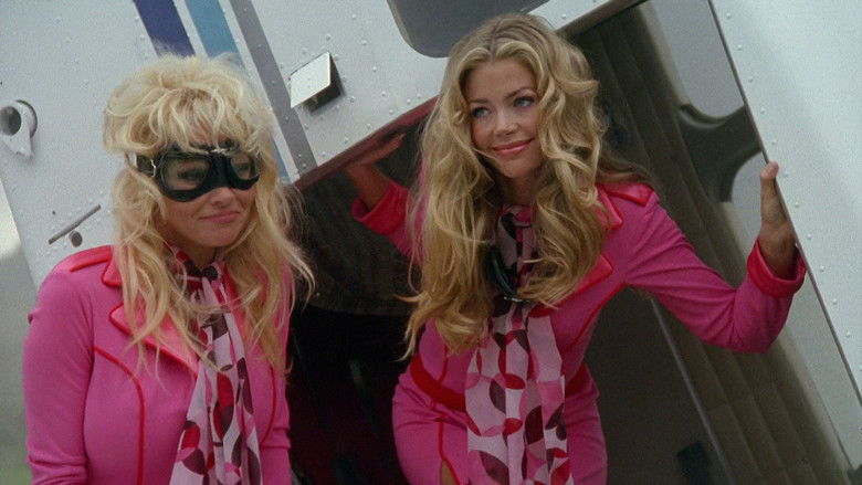 кадр из фильма Блондинка и блондинка