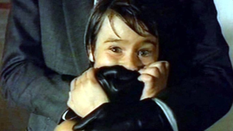 кадр из фильма Un par de zapatos del 32