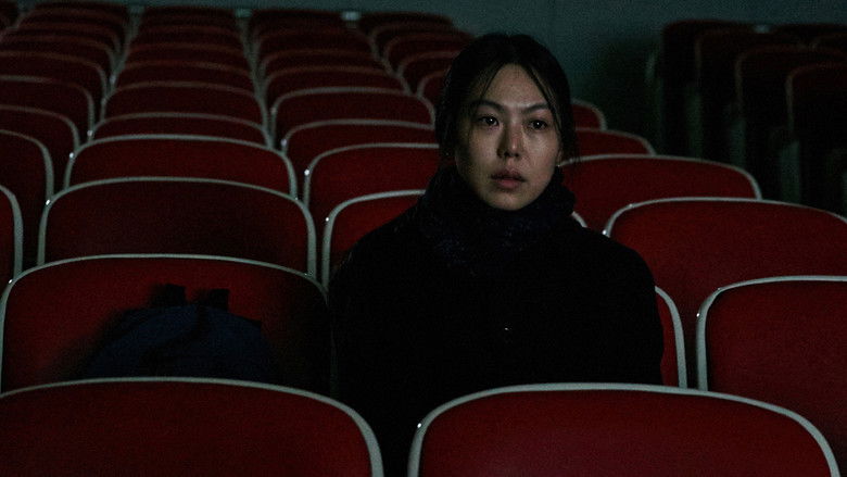 кадр из фильма Ночью у моря одна