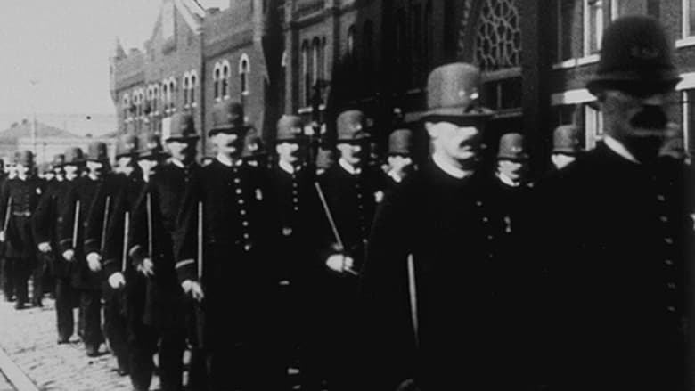 кадр из фильма Chicago, défilé de policemen