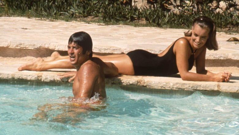 кадр из фильма Бассейн