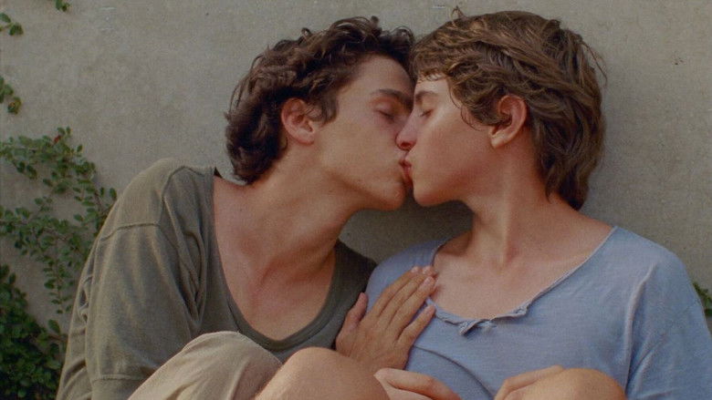 кадр из фильма Странная река