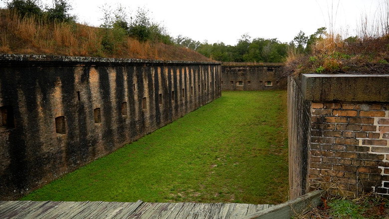 кадр из фильма The Road to Old Florida