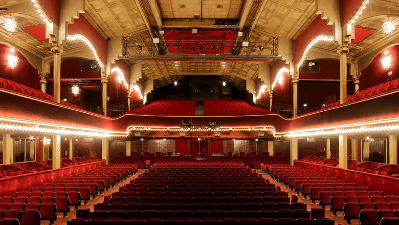 кадр из фильма Christophe Alévêque - Debout ! au Casino de Paris