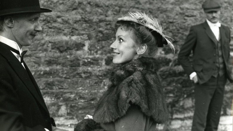 кадр из фильма Две пары и одиночество