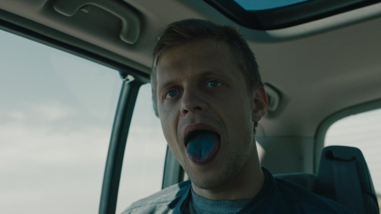 кадр из фильма Пережить лето