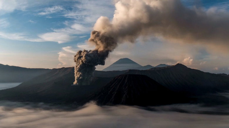 кадр из фильма Le mystérieux volcan du Moyen Âge