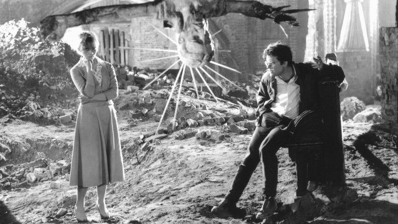 кадр из фильма Пепел и алмаз