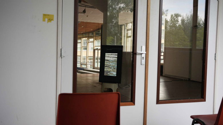 кадр из фильма A puddle of water held in shape by my thoughts