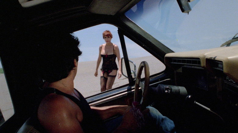 кадр из фильма La casa que arde de noche